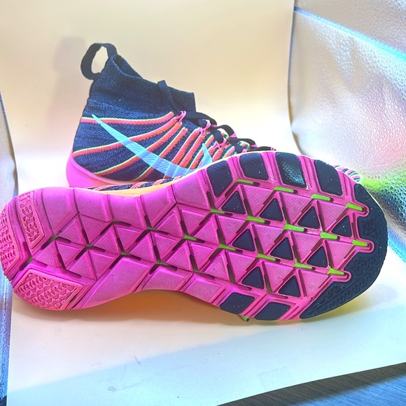 Nike Women’s Training Sneakers size 7.5 in great condition - Picture 4 of 5